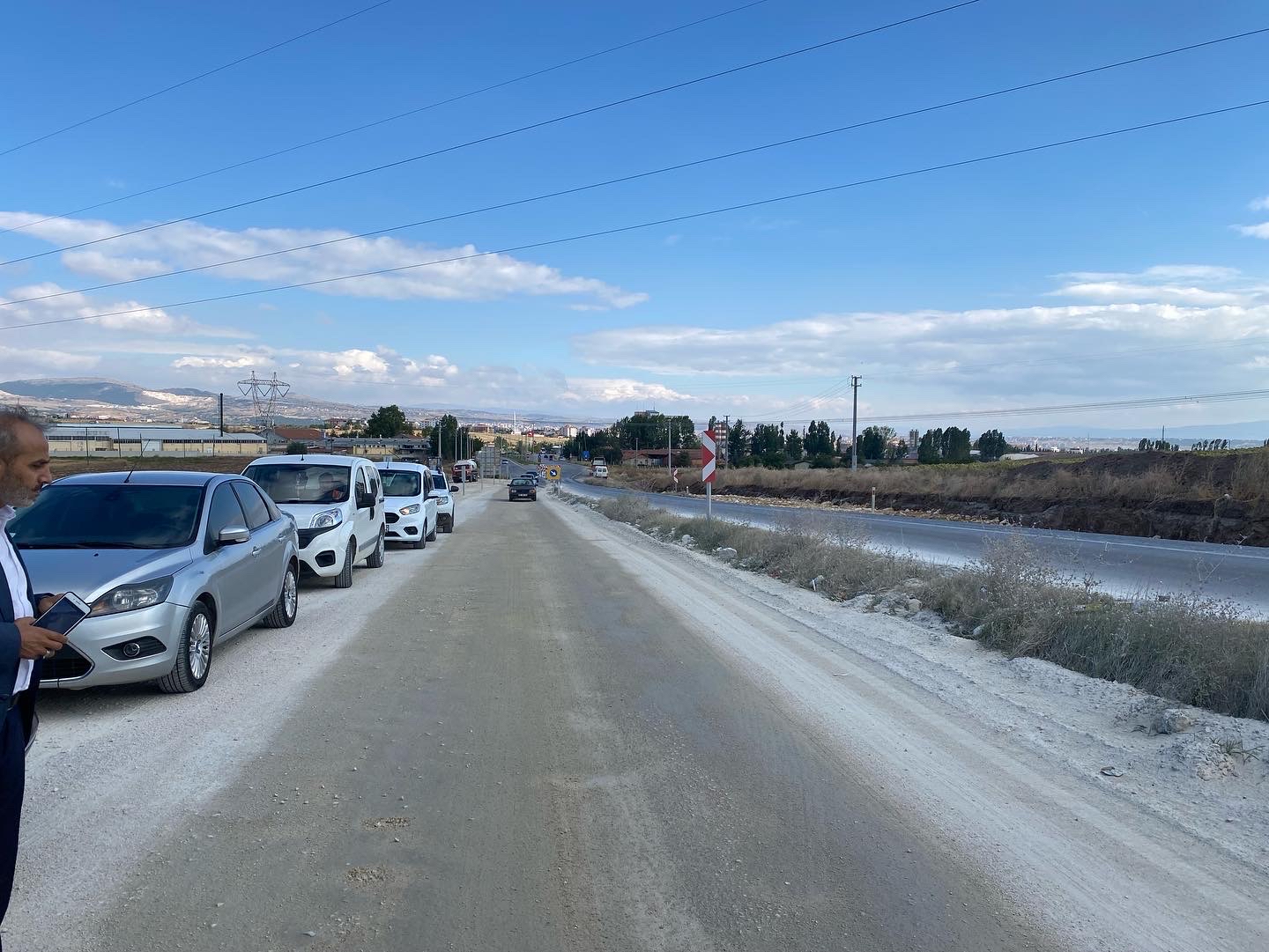 OSMANCIK YOLUNU YAPAN MÜTEAHHİTE SERT ÇIKTI: VATANDAŞA EZİYET ÇEKTİRMEYİN